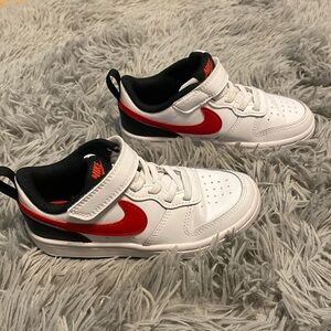 Kids Nike Court Borough Low 11c